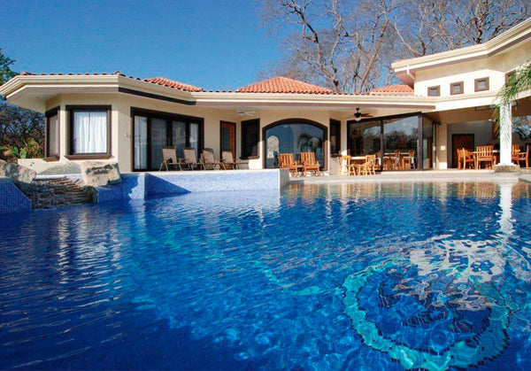 7 Spectacular Swimming Pool Designs